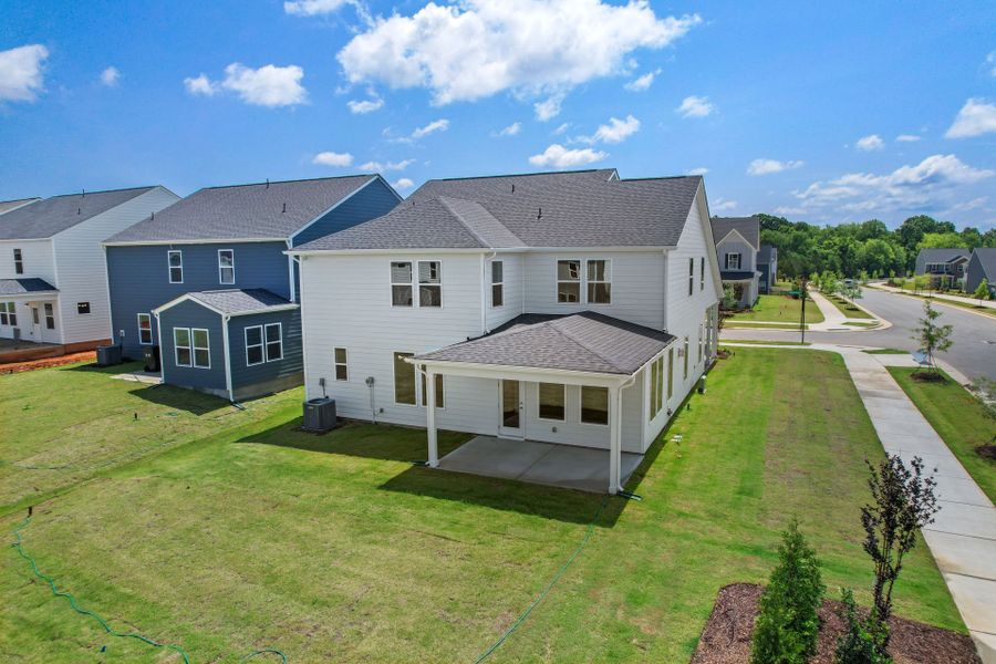 Representative exterior details of a home built from the Tartan by Pulte Homes in Parkside Crossing, Charlotte (Image 3).