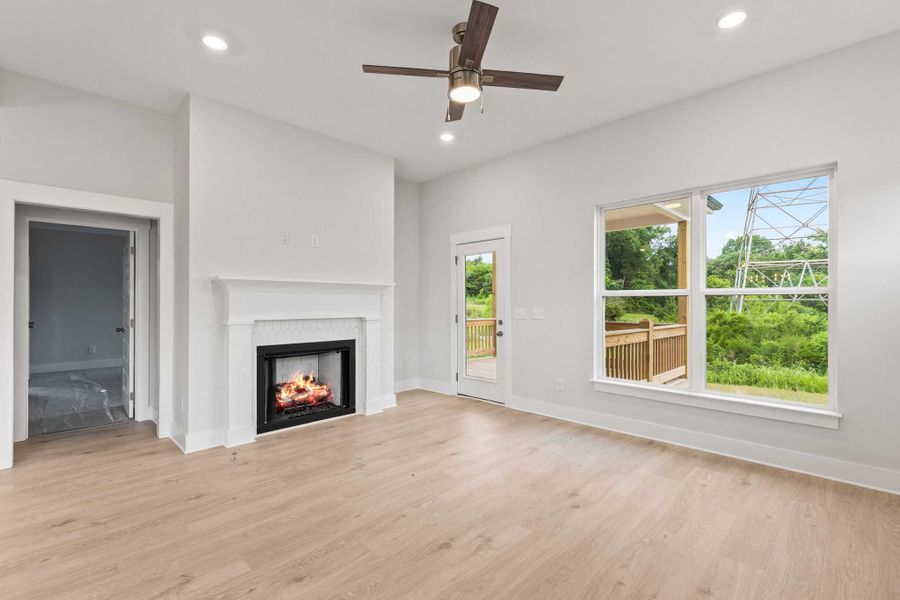 Spacious, unfurnished interior of a new home in Saundersville Station, Hendersonville (Image 5).