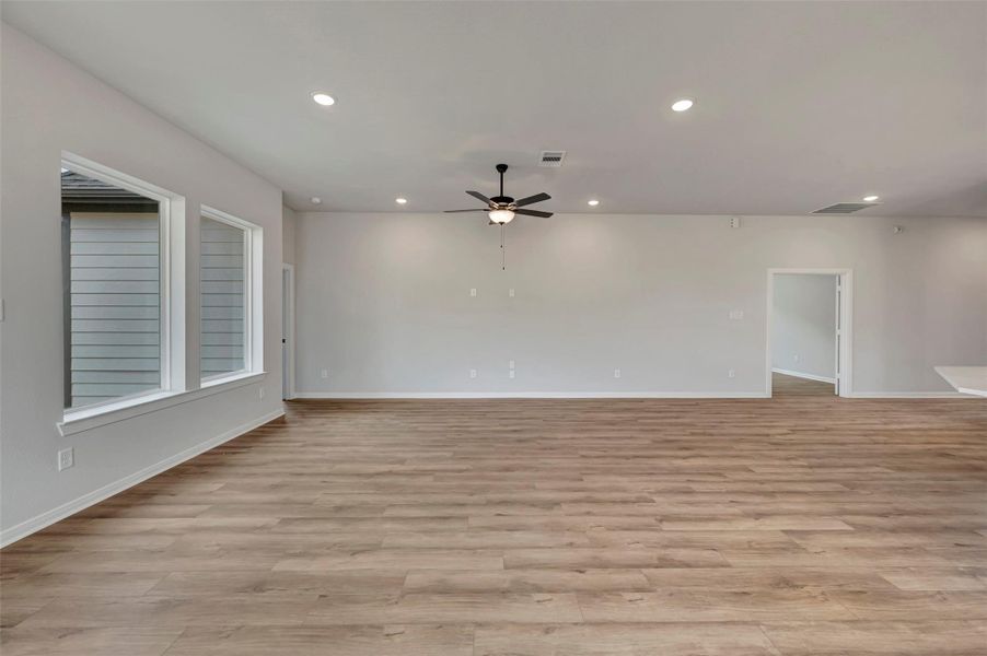 Spacious, unfurnished interior of a new home in The Grand Prairie 50’, Hockley (Image 15).