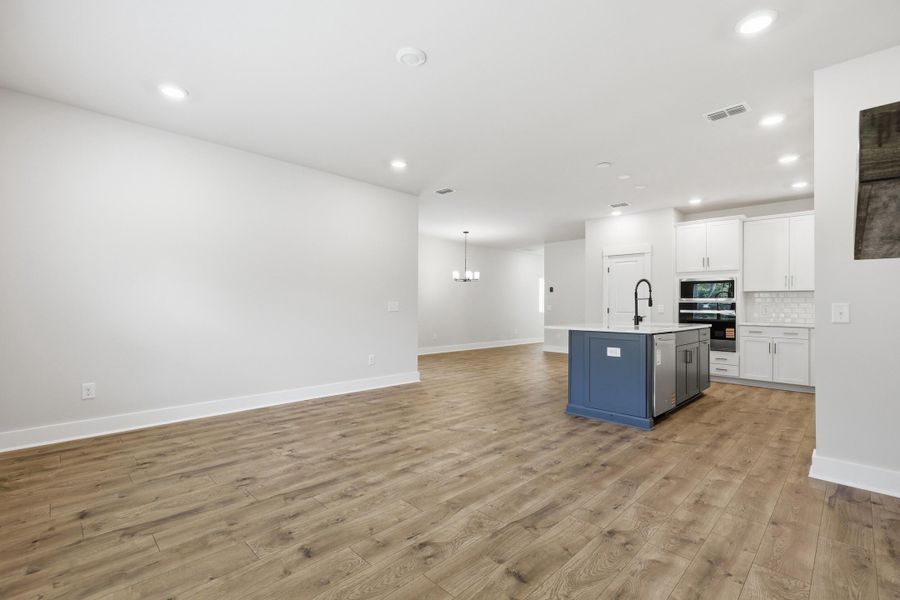 Spacious, unfurnished interior of a new home in , Charleston (Image 23).