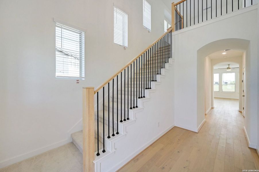 Spacious, unfurnished interior of a new home in Legacy at Lake Dunlap, New Braunfels (Image 17).