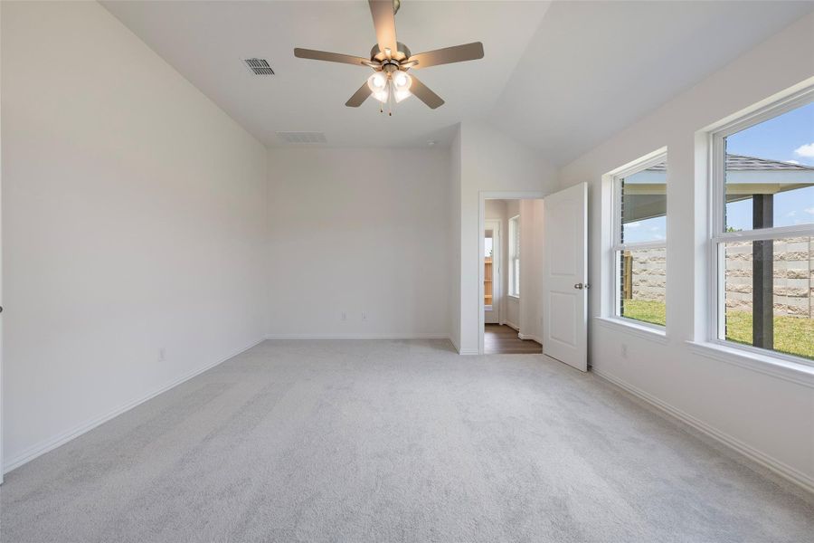 Spacious, unfurnished interior of a new home in River Ranch, Dayton (Image 14).
