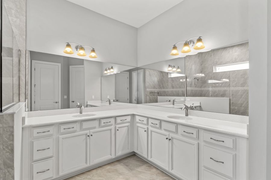 Pebble Beach Owner's Bath