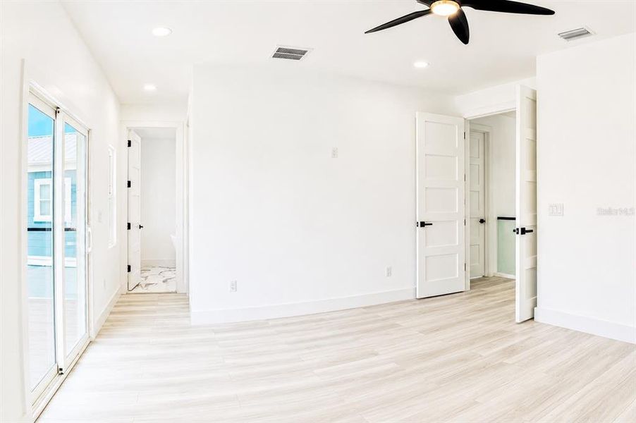 Spacious, unfurnished interior of a new home in , Apollo Beach (Image 15). Spacious, unfurnished interior of a new home in , Apollo Beach (Image 15).