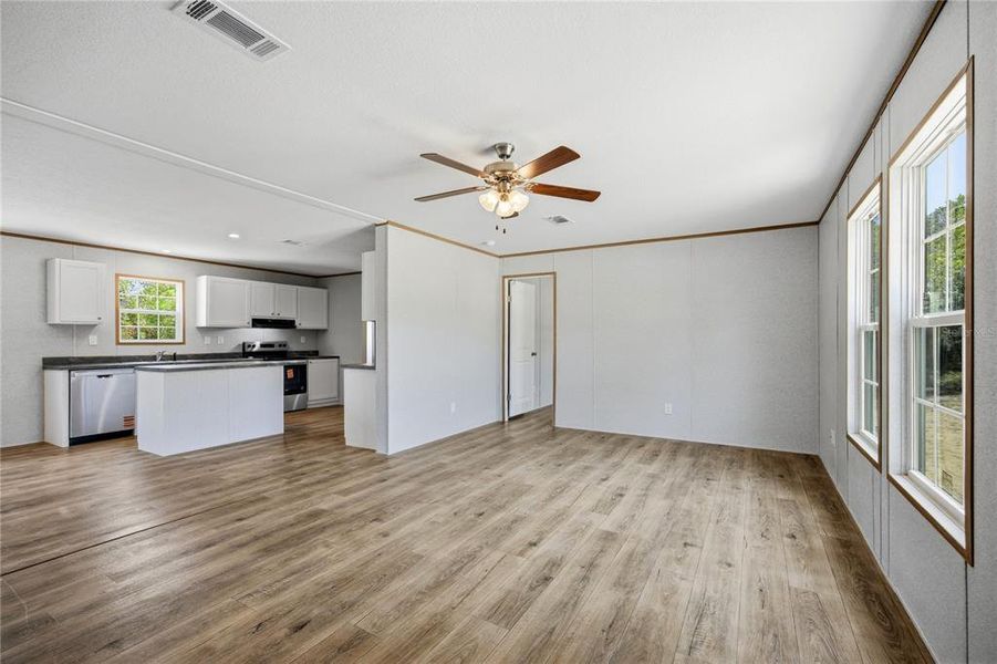 Spacious, unfurnished interior of a new home in , Interlachen (Image 12).