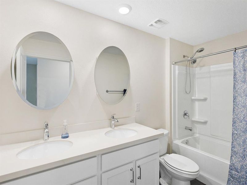 Furnished interior view inside a new home in , Bradenton (Image 25).