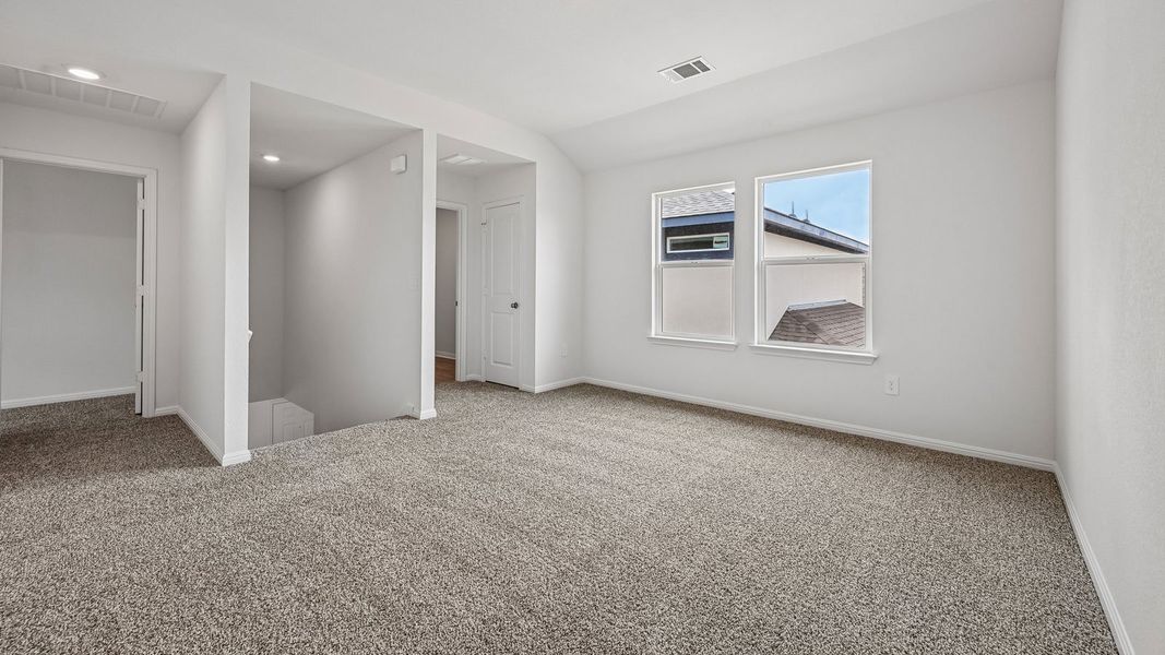 Spacious, unfurnished interior of a new home in Bar W Ranch, Leander (Image 33).