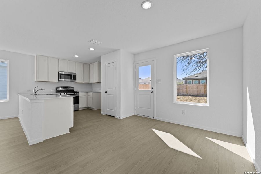 Spacious, unfurnished interior of a new home in Friendship Oaks, Fredericksburg (Image 10). Spacious, unfurnished interior of a new home in Friendship Oaks, Fredericksburg (Image 10).