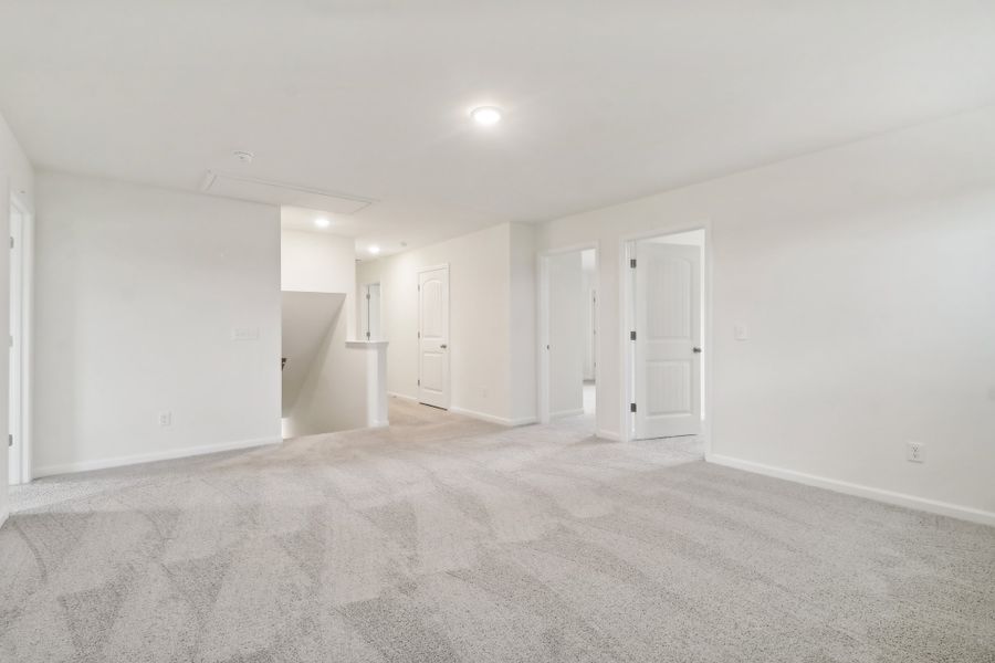 Spacious, unfurnished interior of a new home in Portrait Hills, Aiken (Image 11).