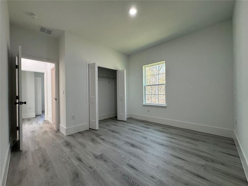 Spacious, unfurnished interior of a new home in , Citrus Springs (Image 28).