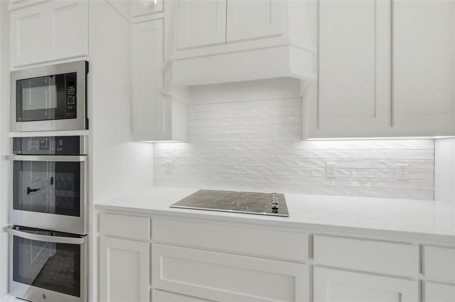 Furnished interior view inside a new home in Coyote Crossing, Godley (Image 11).