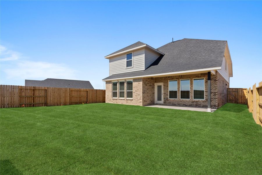 Exterior details and patio area of a home in Wildrye, Waller (Image 29).