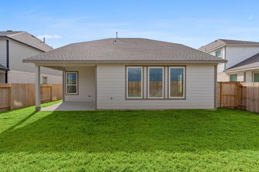 Exterior details and patio area of a home in Huntington Place, Rosharon (Image 21). Exterior details and patio area of a home in Huntington Place, Rosharon (Image 21).