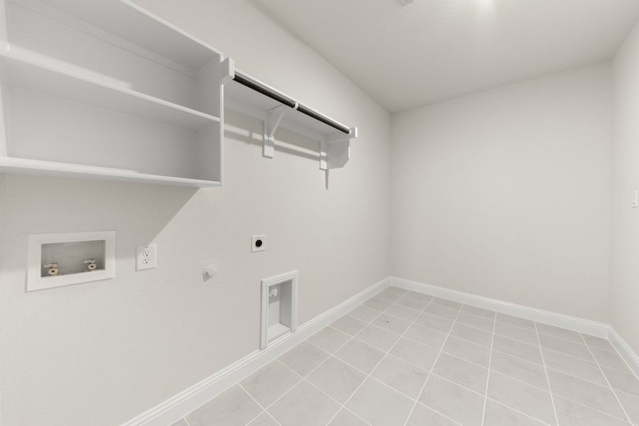 Spacious, unfurnished interior of a new home in Park Hills, Rockwall (Image 46).