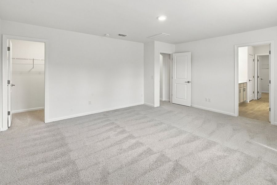Spacious, unfurnished interior of a new home in The Groves of Berkeley, Moncks Corner (Image 27).