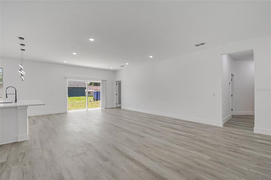 Spacious, unfurnished interior of a new home in , St. Cloud (Image 28).