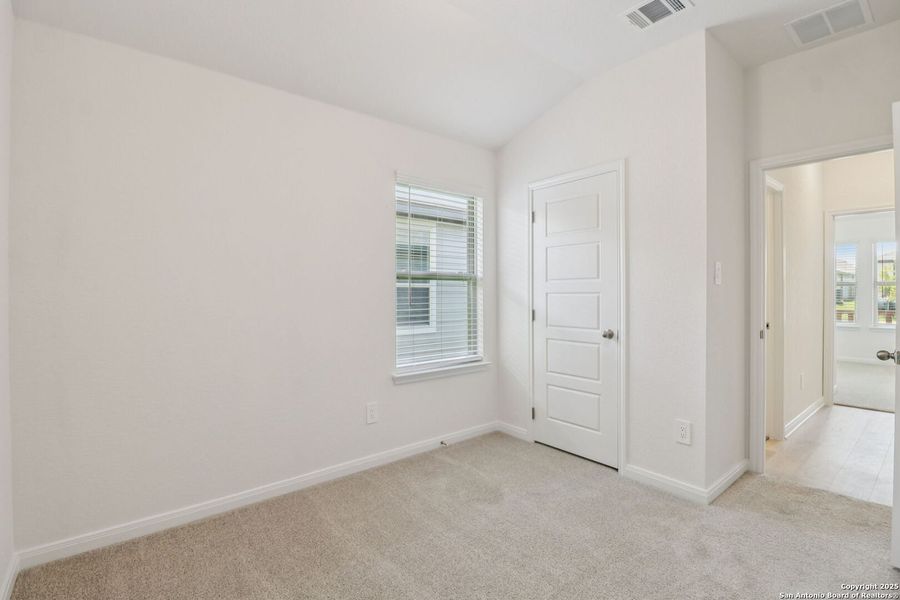 Spacious, unfurnished interior of a new home in Catalina, Converse (Image 36).