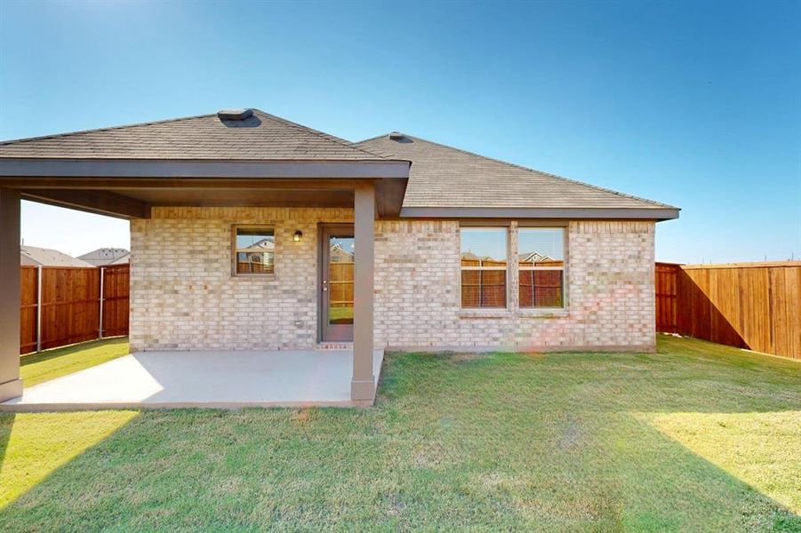Exterior details and patio area of a home in Meadow Park, Ponder (Image 18).