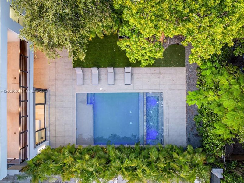 Exterior details and patio area of a home in , Miami (Image 33).
