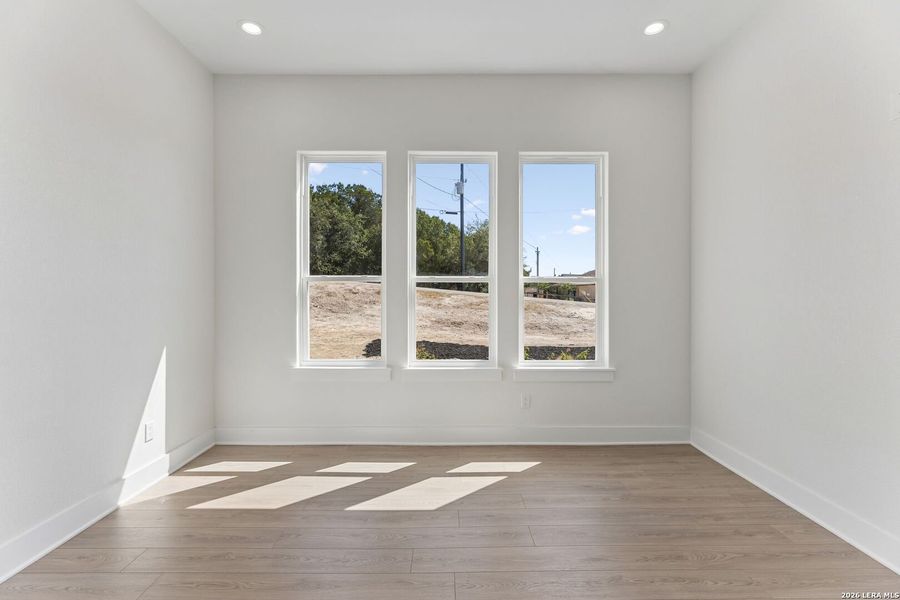 Spacious, unfurnished interior of a new home in , Canyon Lake (Image 23).