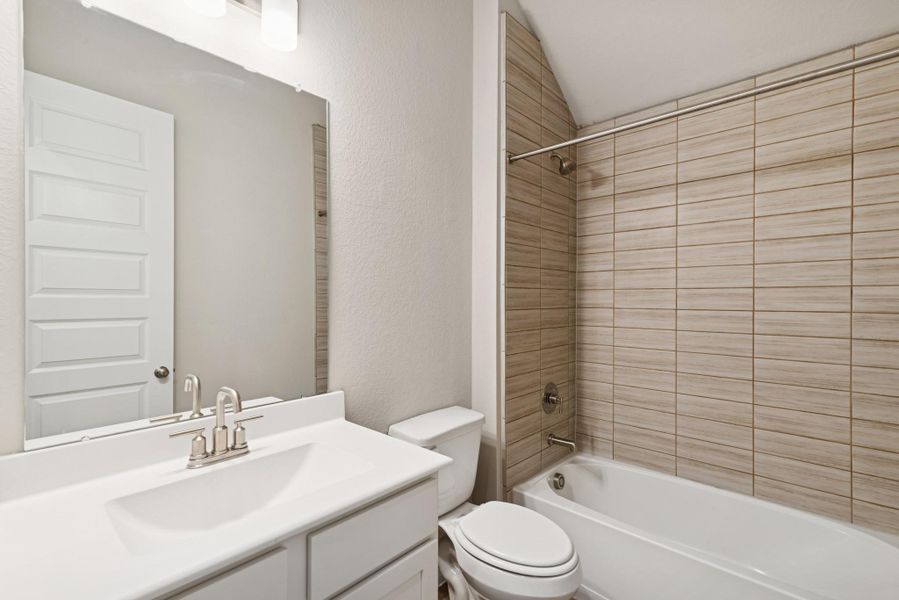 Hall bath (*Photo not of actual home and used for illustration purposes only.) Hall bath (*Photo not of actual home and used for illustration purposes only.)