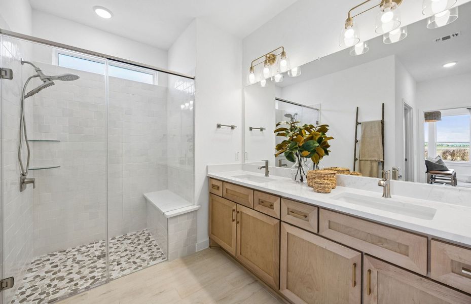 Representative furnished interior of a home built from the Hallmark by Del Webb in Del Webb Sugar Land at Ryehill, Rosenberg (Image 7).