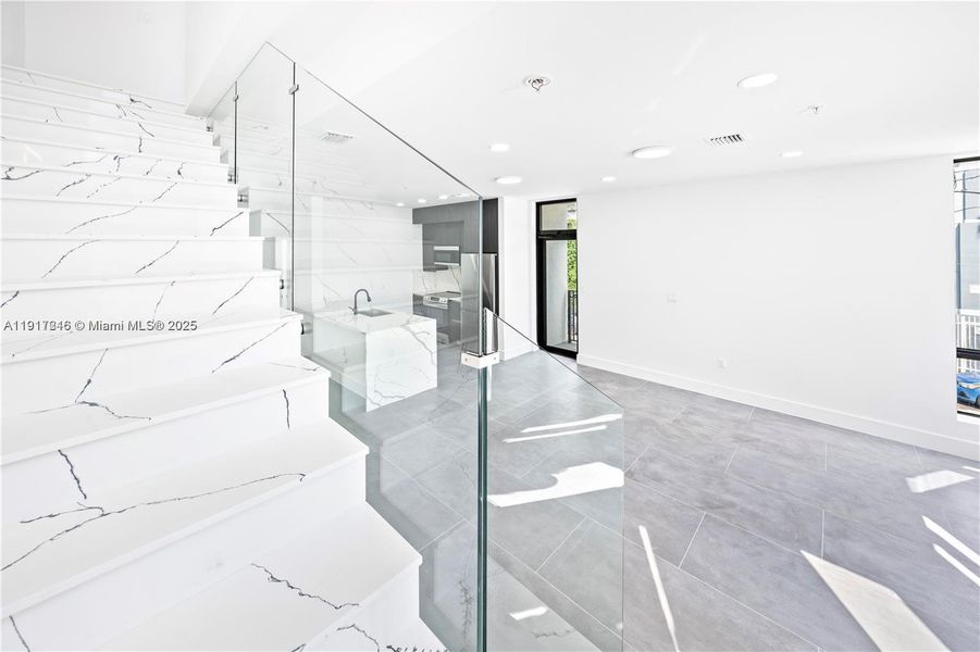 Spacious, unfurnished interior of a new home in , Miami (Image 25).