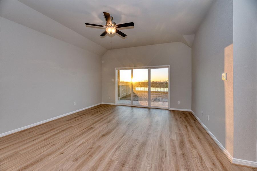 Spacious, unfurnished interior of a new home in Aldeana - Paintbrush Collection, Bonney (Image 31).