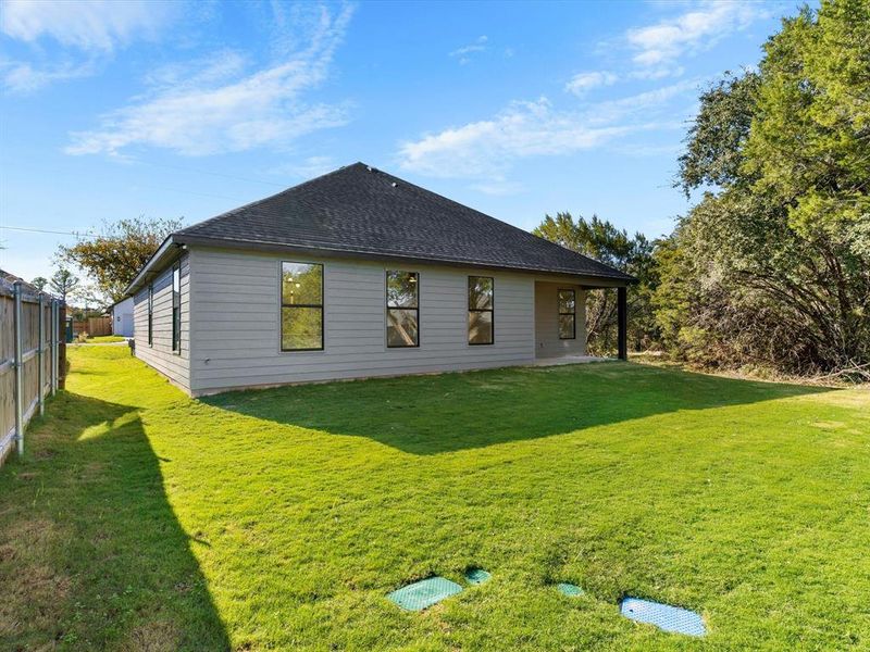 Exterior details and patio area of a home in , Granbury (Image 4).