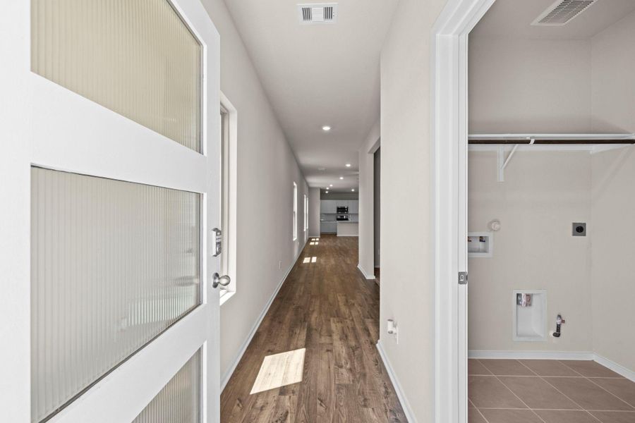 Spacious, unfurnished interior of a new home in Creekhaven, Rosharon (Image 17).