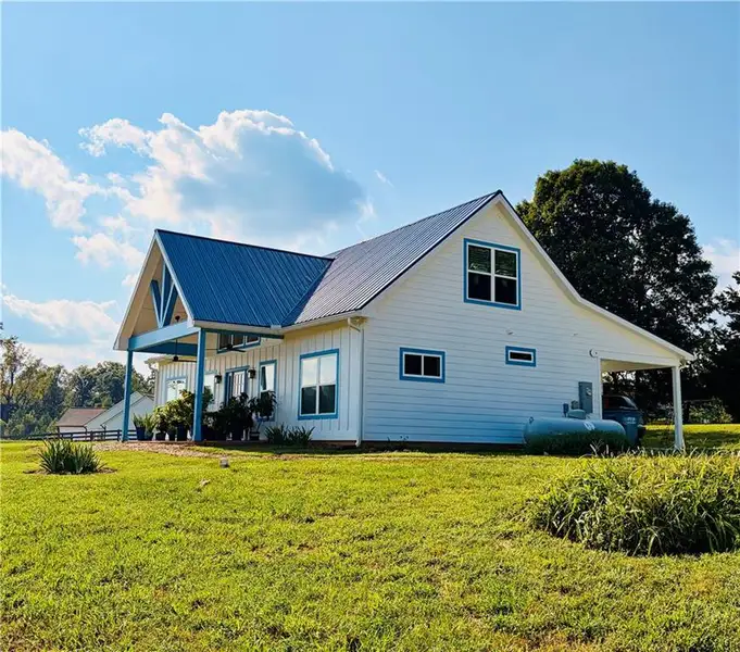 Exterior details and patio area of a home in , Demorest (Image 21).
