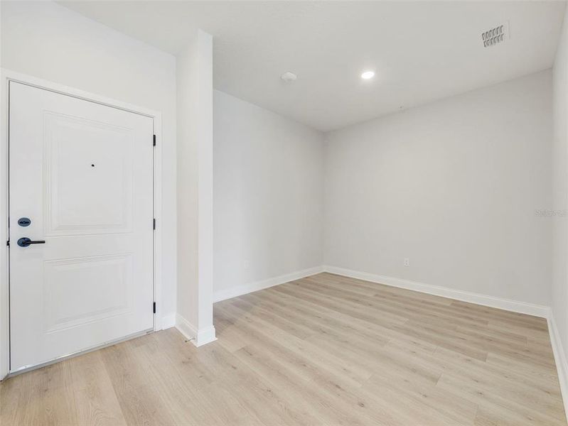 Spacious, unfurnished interior of a new home in , Orlando (Image 13).