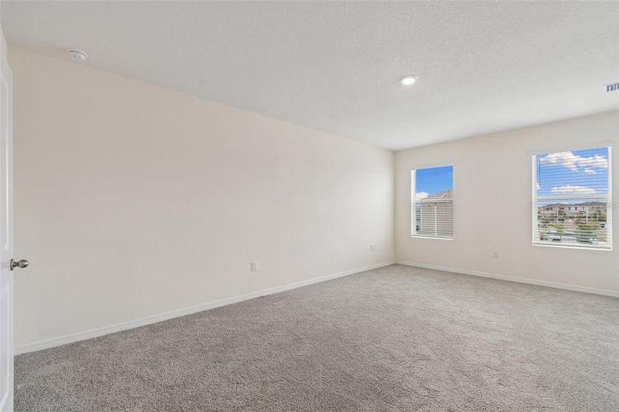 Spacious, unfurnished interior of a new home in Epperson, Wesley Chapel (Image 55).