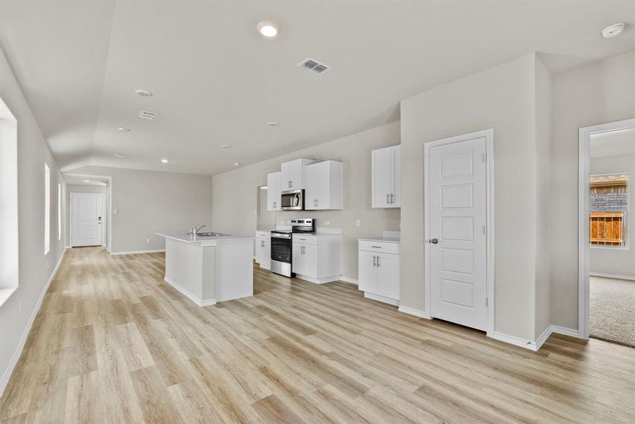 Furnished interior view inside a new home in Meadowbrook Estates, Cleburne (Image 6).