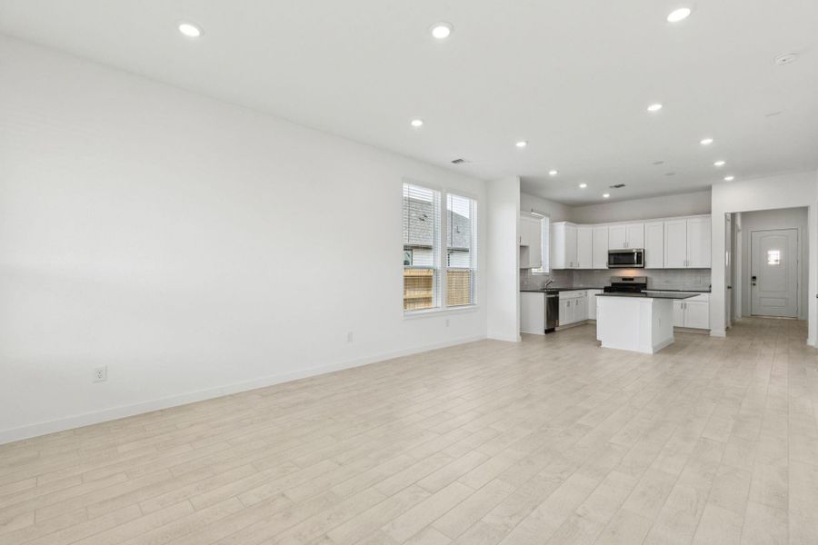 Spacious, unfurnished interior of a new home in Windcress, Baytown (Image 25).