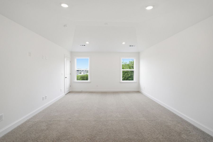 Spacious, unfurnished interior of a new home in The Retreat at Norman Farm, Hendersonville (Image 28).