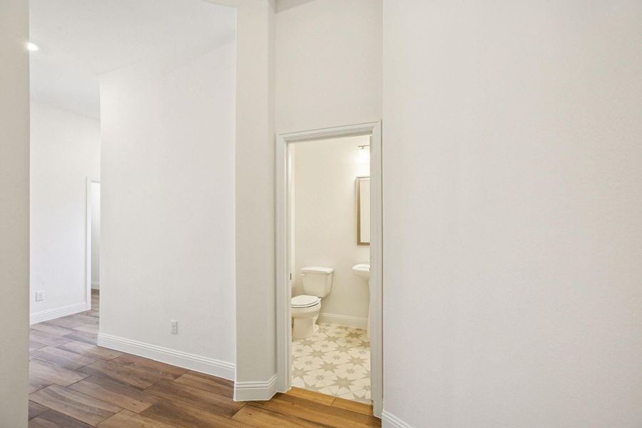 Spacious, unfurnished interior of a new home in Evergreen 40', Conroe (Image 16).