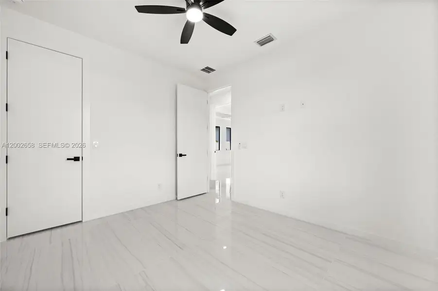 Spacious, unfurnished interior of a new home in , Cape Coral (Image 13).