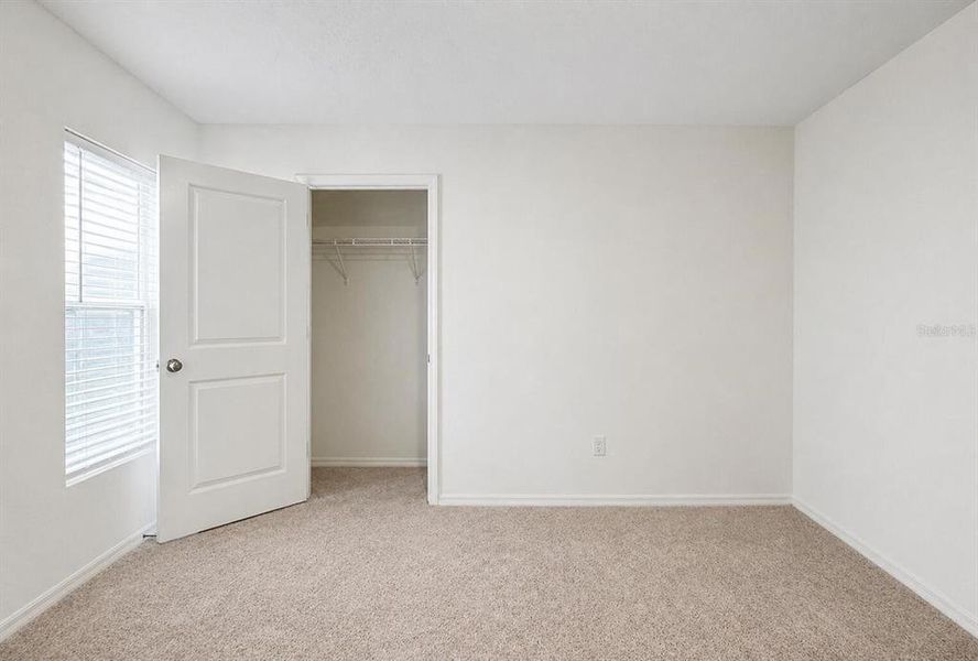 Spacious, unfurnished interior of a new home in Eagle Hammock, Eagle Lake (Image 33).