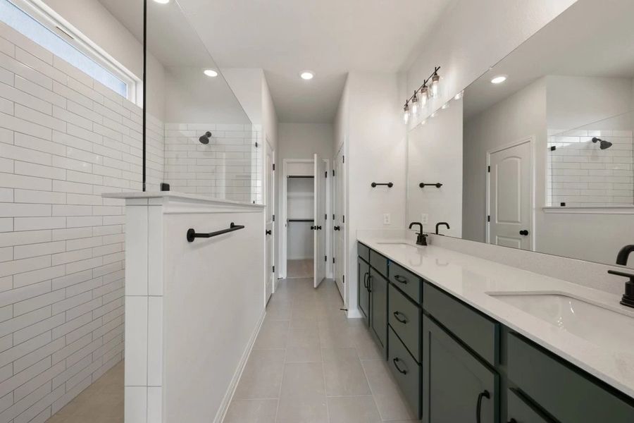 Furnished interior view inside a new home in Berry Creek Highlands, Georgetown (Image 15).