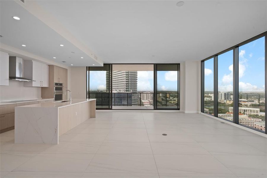 Spacious, unfurnished interior of a new home in , St. Petersburg (Image 31).