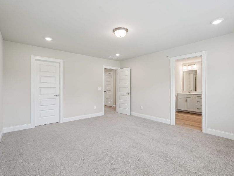 Spacious, unfurnished interior of a new home in Martin Springs - Highland Series, Lawrenceville (Image 17).
