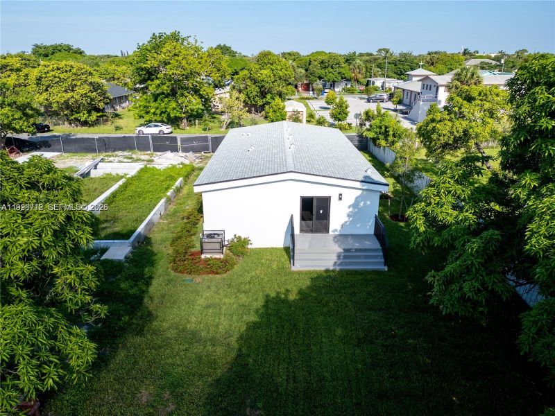 Exterior details and patio area of a home in , Pompano Beach (Image 19).
