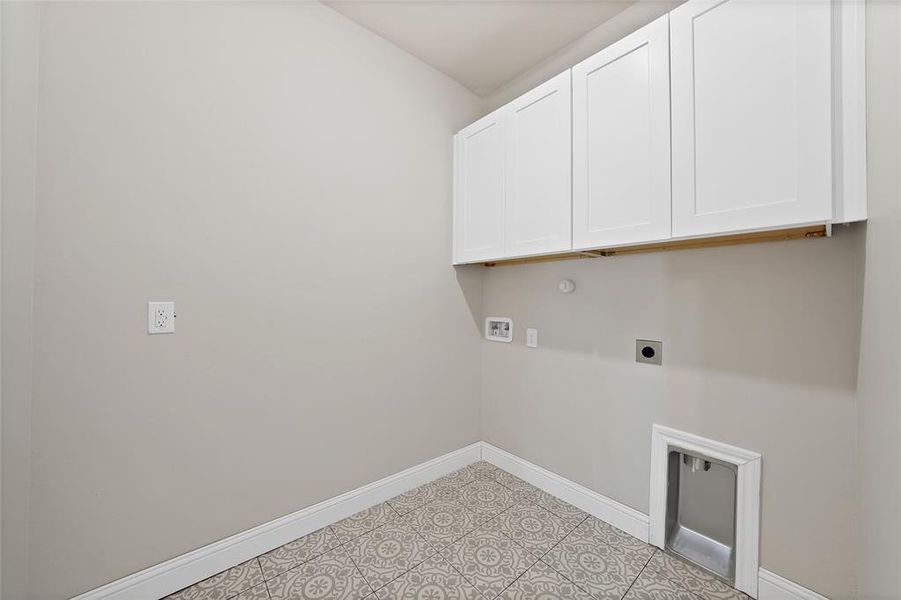 Spacious, unfurnished interior of a new home in , Granbury (Image 24).