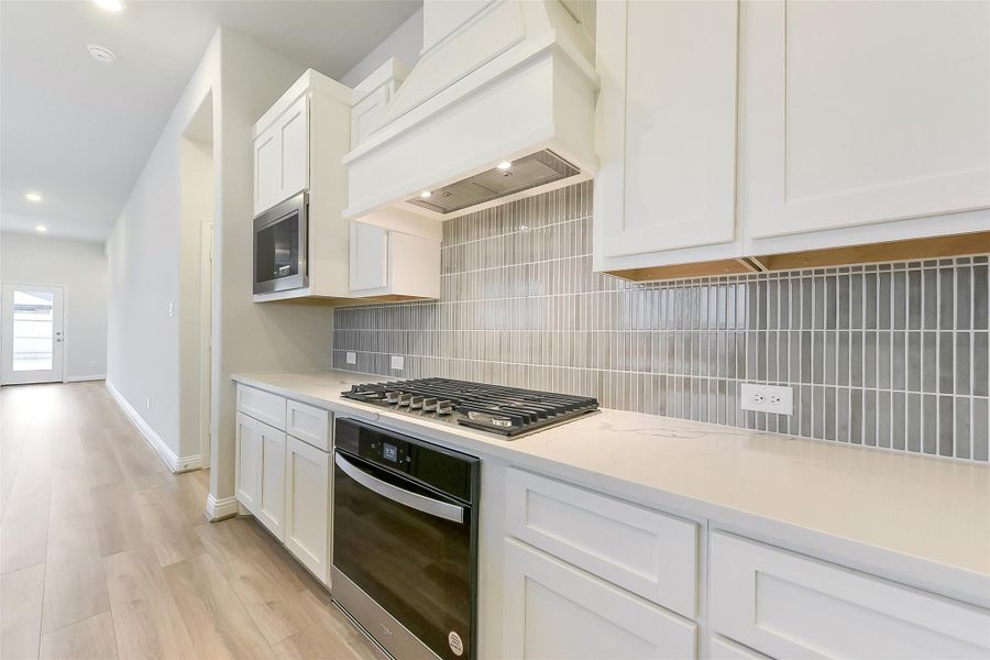 Furnished interior view inside a new home in Evergreen 40', Conroe (Image 9).