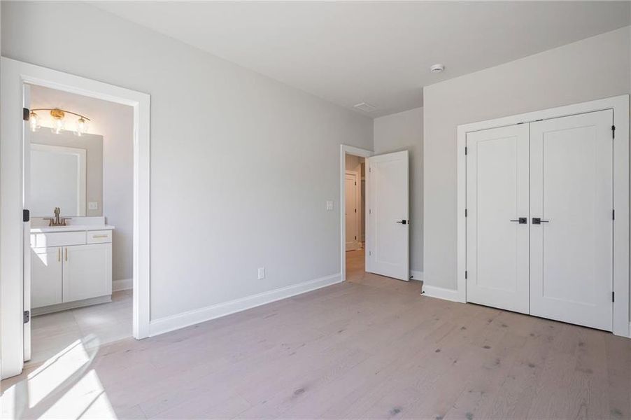 Spacious, unfurnished interior of a new home in , Atlanta (Image 27).