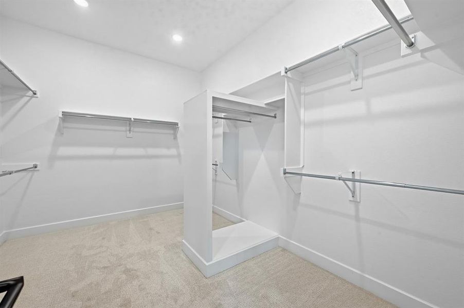 Spacious, unfurnished interior of a new home in Mustang Lakes, Celina (Image 18).