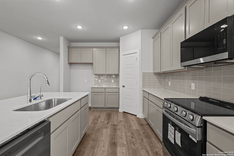 Furnished interior view inside a new home in Cinco Lakes, San Antonio (Image 18).