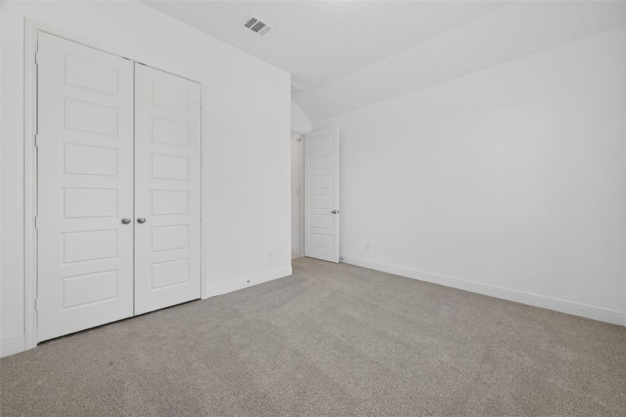Spacious, unfurnished interior of a new home in Lago Mar, Texas City (Image 17). Spacious, unfurnished interior of a new home in Lago Mar, Texas City (Image 17).