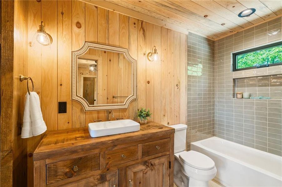 Furnished interior view inside a new home in , Ellijay (Image 13).